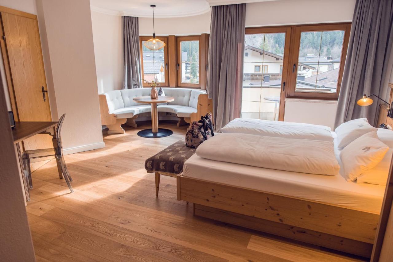 ホテル Alpine Hideaway Zillertalerhof マイヤーホーフェン エクステリア 写真