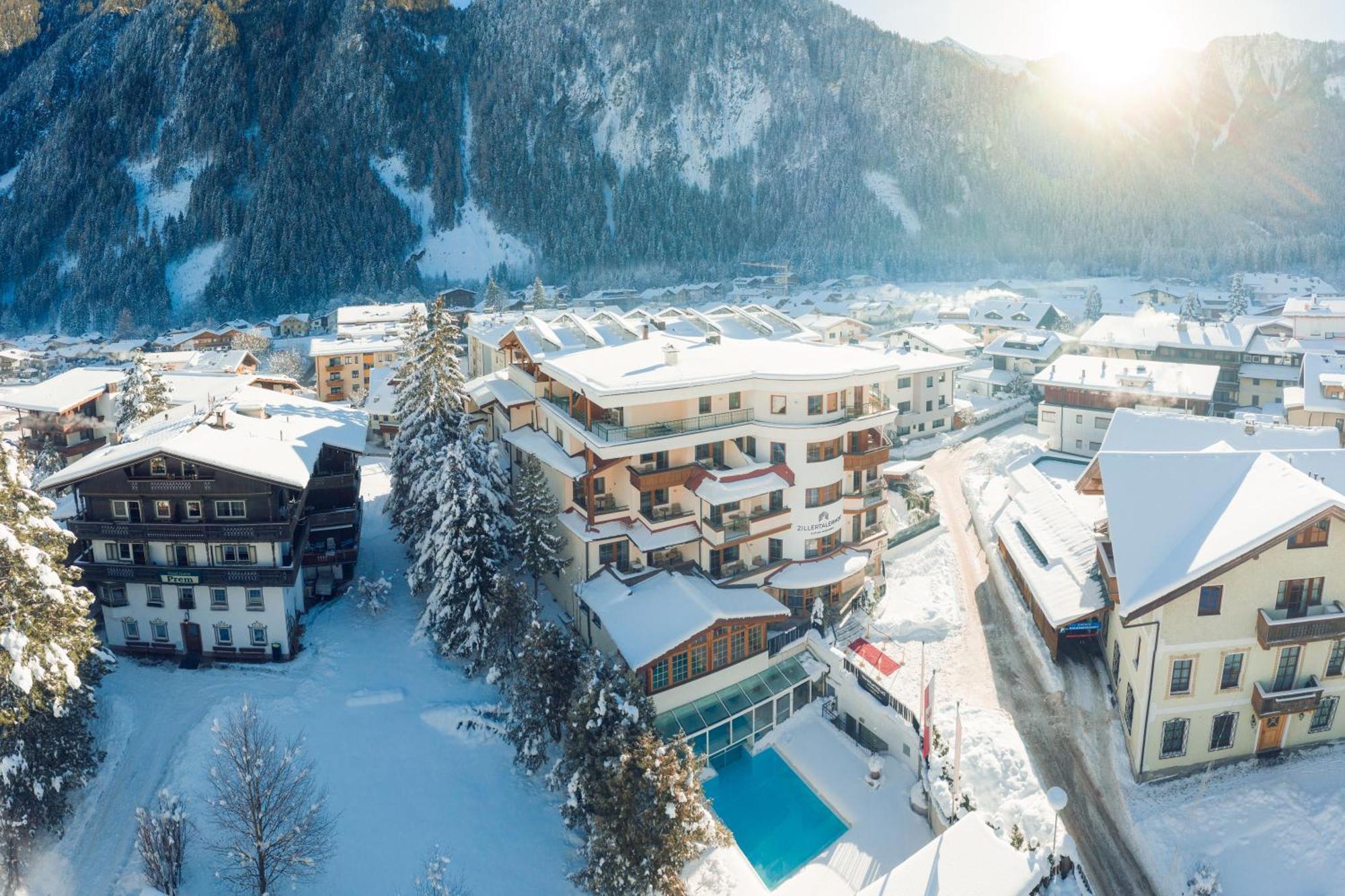 ホテル Alpine Hideaway Zillertalerhof マイヤーホーフェン エクステリア 写真